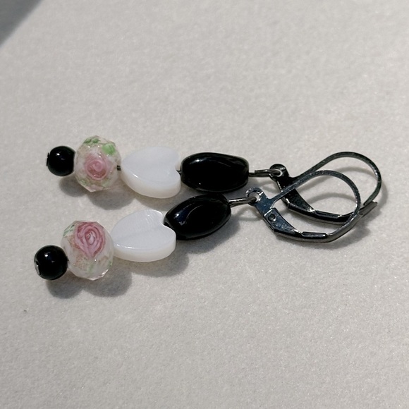 Handmade Black & White Heart Lever Back Earrings Hematite Finish Rose Beads - Picture 3 of 6
